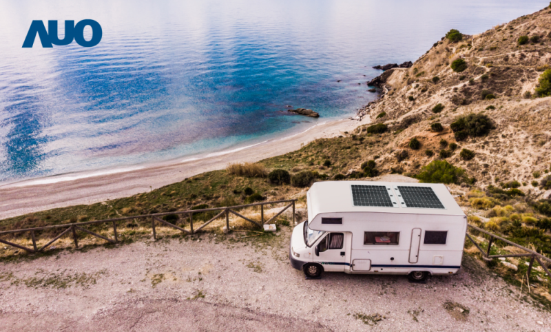 「可撓輕量化太陽光電板SunCurva」使用輕量特殊耐候型複合板取代傳統太陽能板的玻璃前板，不僅降低70%重量，每米平方僅3Kg；具有抗衝擊性能及通過電磁相容性測試，可應用於交通運輸工具，如露營車、遊艇等